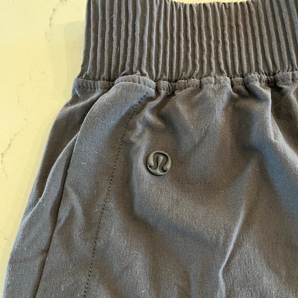 Lululemon Stretch Woven Relaxed-Fit High-Rise Shorts 4" Size XXS - Picture 5 of 10